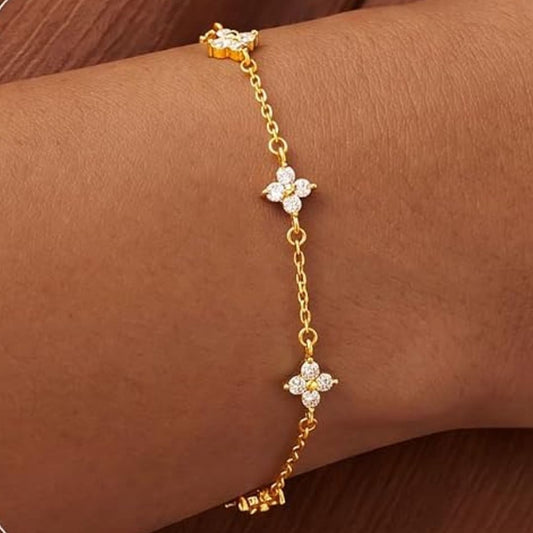 Sophie – Filigranes vergoldetes Armband mit Zirkonia-Blüten