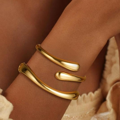 Valerie – Elegantes, mehrreihiges Armreif-Set im organischen Tropfen-Design