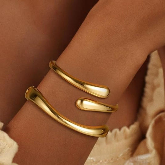 Valerie – Elegantes, mehrreihiges Armreif-Set im organischen Tropfen-Design