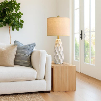Charlotte – Elegante Keramik-Tischlampe mit strukturiertem Fuß